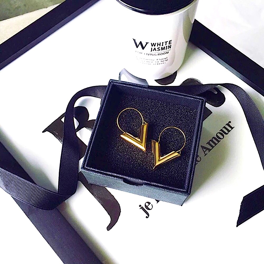 ⚜️[𝟯/$𝟮𝟴]⚜️Gold Triangle Simple Earrings NEW - Picture 4 of 11
